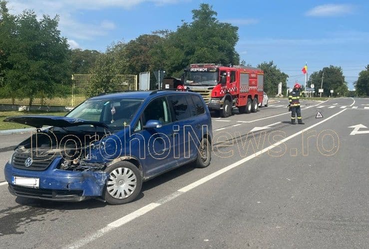 Accident la Vârfu Câmpului! Două mașini s-au izbit din cauza neacordării de prioritate - FOTO