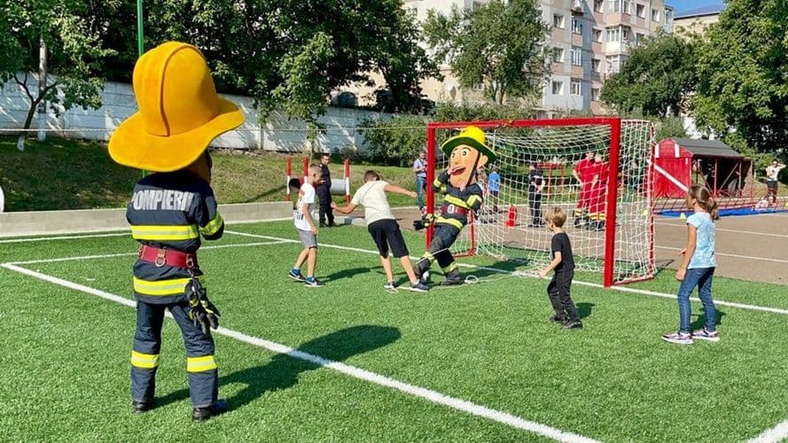 O zi cu părinții la serviciu: activități dedicate celor mai importante persoane din viața pompierilor botoșăneni: copiii acestora - FOTO