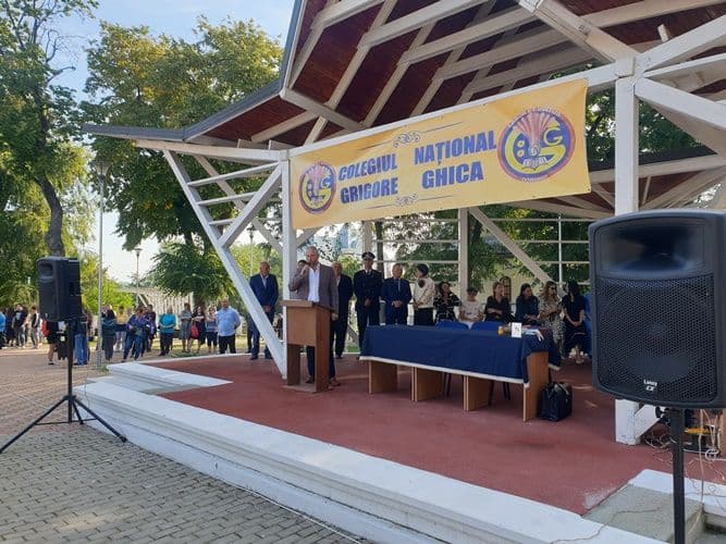 Colegiul Național „Grigore Ghica” Dorohoi: Festivitatea de deschidere a anului școlar 2023-2024 - FOTO