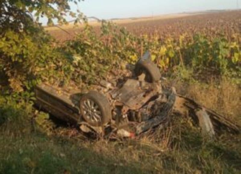 Accident pe drumul Dorohoi - Dumeni! Bărbat rănit după ce s-a răsturnat cu mașina pe un câmp