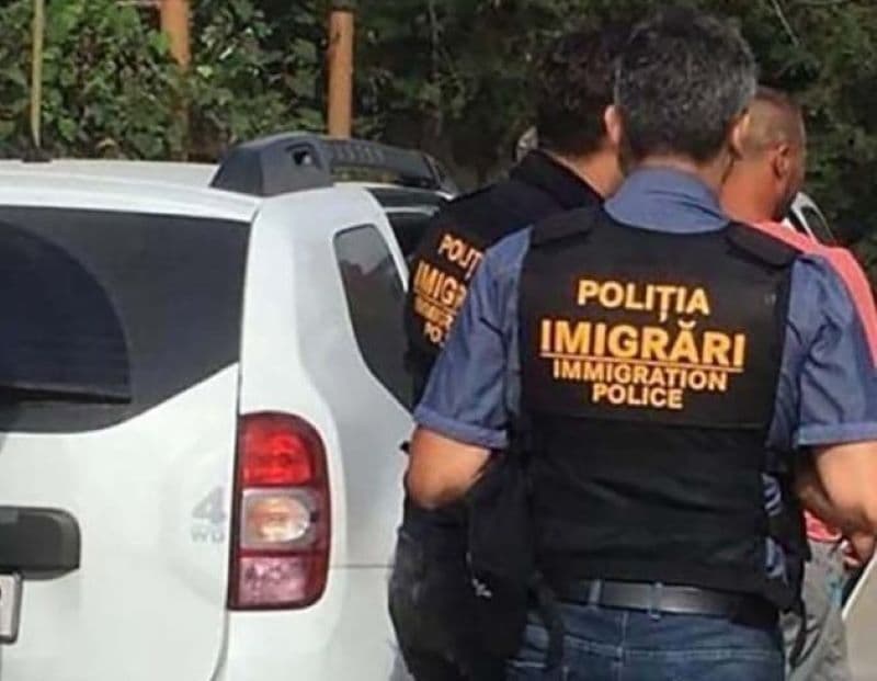 Lucrători străini din Sri Lanka, Nepal și Bangladesh, verificați de polițiștii de la imigrări
