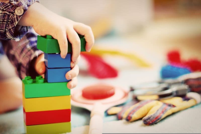 A fost majorată cu 50% indemnizaţia de creştere a copilului, pentru părinții de gemeni, tripleți și multipleți