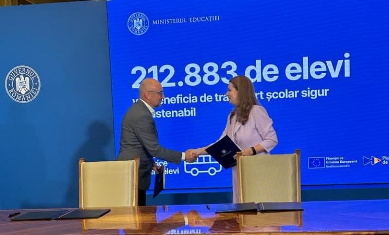 Peste 7 milioane de euro din PNRR pentru achiziționarea a 26 de microbuze electrice pentru elevi