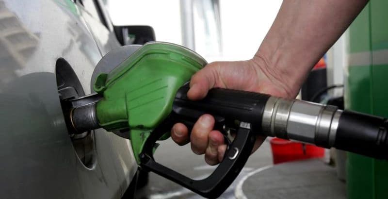 Cotația petrolului a trecut de 94 de dolari pe baril. Efectele se văd deja în prețul combustibililor