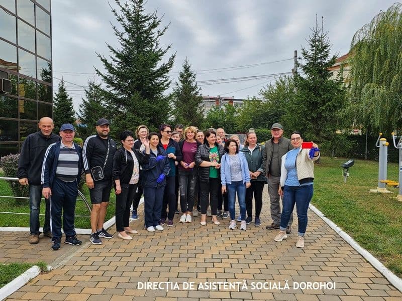 Peste 1000 de elevi, cadre didactice și angajați ai structurilor Primăriei Dorohoi s-au alăturat acţiunii „Let’s do it, Romania!” - FOTO