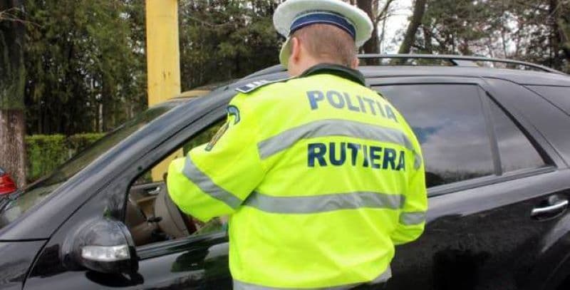 Multiple amenzi aplicate de polițiștii din Dorohoi, Mihăileni și Pomîrla, în cadrul unei acțiuni de combatere a accidentelor rutiere