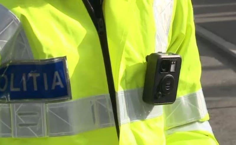 Tânăr de 23 de ani trimis în judecată după ce a fost filmat când a încercat să-i ofere 100 de euro mită unui polițist