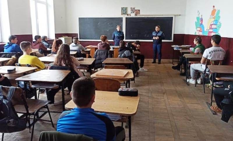 41 de elevi care absentau de la cursuri, descoperiți după o acțiune a polițiștilor din cadrul Biroului Siguranță Școlară