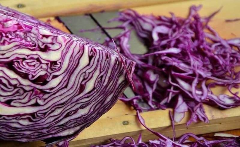 Dieta cu varză roșie împotriva obezității, constipației dar și a cancerului
