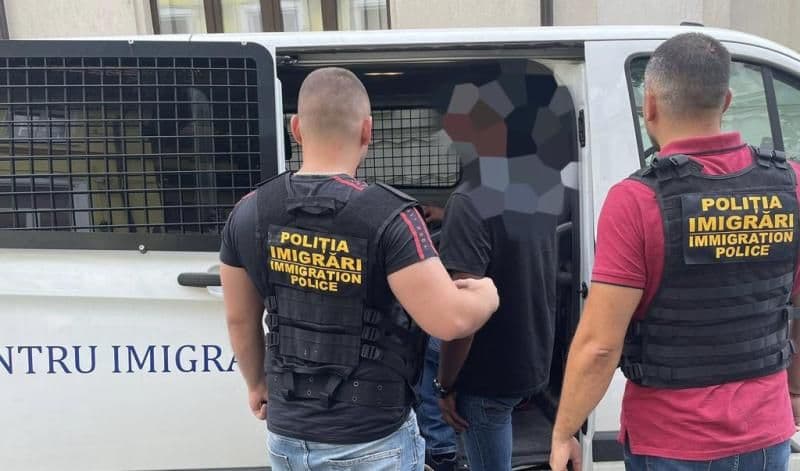 Peste 20 de străini au fost legitimați și alți trei aflați în situații ilegale au fost depistați de polițiștii de imigrări