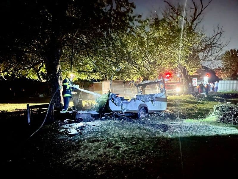 Pompierii botoșăneni la datorie: 25 de persoane cu probleme medicale, botoșănean salvat din beci și locuințe cuprinse de flăcări - FOTO