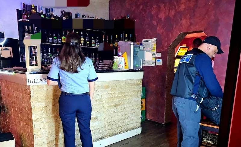 Polițiștii, cu ochii pe elevi! Sancțiuni în barurile din apropierea unităților de învățământ din Dorohoi