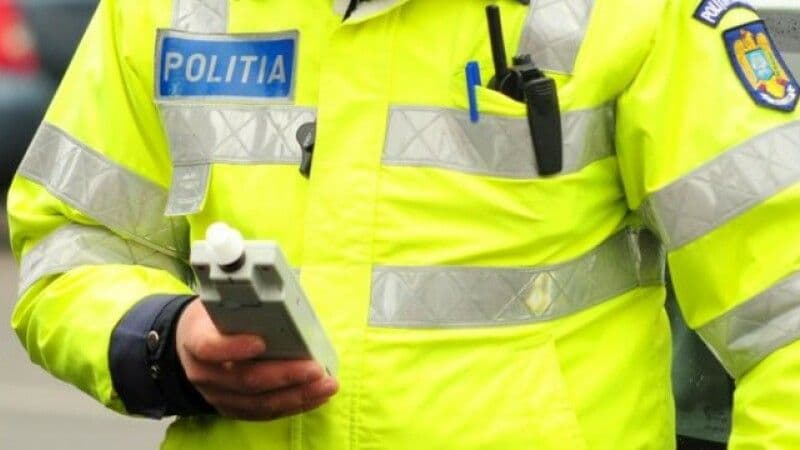 Bărbat în vârstă de 70 de ani cercetat de polițiști pentru conducere sub influența alcoolului
