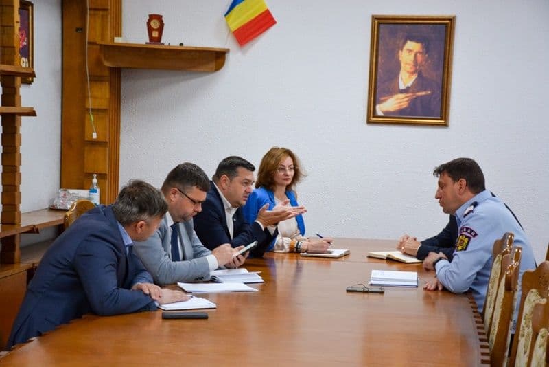 Ședință de lucru cu șefii structurilor aflate în subordinea MAI din județ, la Prefectura Botoșani