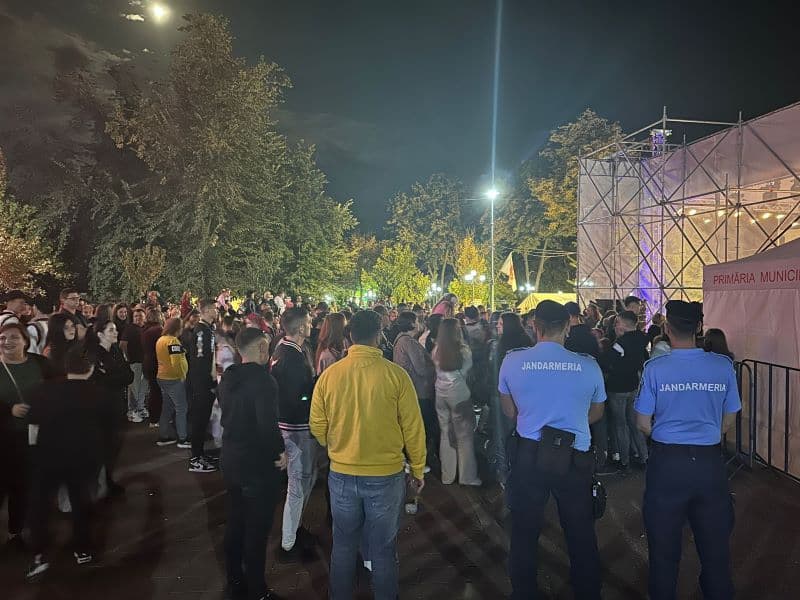Tineri descoperiți de jandarmi cu droguri asupra lor la Zilele Municipiului Dorohoi 2023