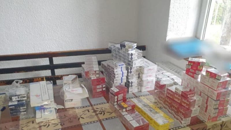 Femeie amendată de jandarmi cu 50.000 de lei pentru că a vândut țigări de contrabandă în fața Pieței Centrale din Dorohoi
