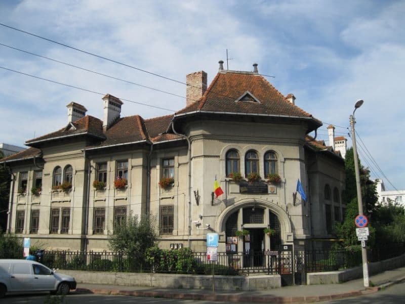 Modificare a programului de lucru cu publicul la o secție a Bibliotecii Județene „Mihai Eminescu” Botoșani