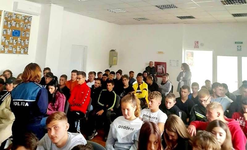 Activități de informare desfășurate de polițiștii de siguranță școlară