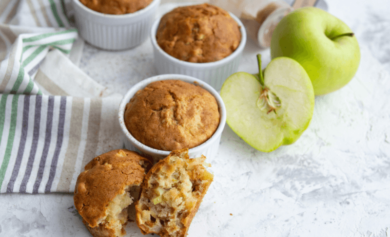 Muffins cu mere și fulgi de ovăz