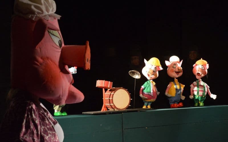 Cei trei purceluși din nou la Teatrul Vasilache