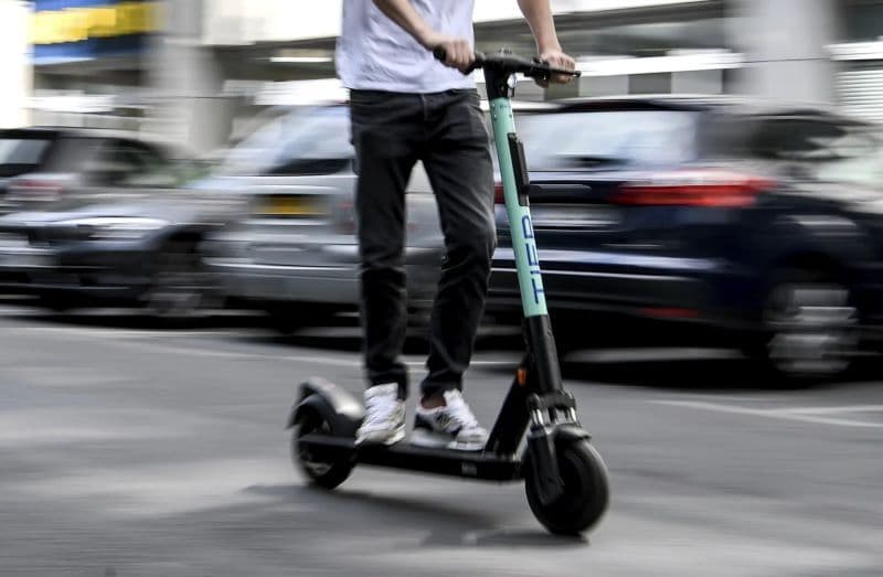 Pentru anumite trotinete și biciclete electrice s-ar putea impune asigurarea RCA obligatorie