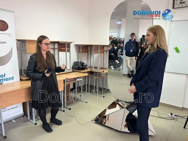 Robotul Ion, primul consilier guvernamental bazat pe inteligență artificială, a ajuns la Dorohoi – FOTO