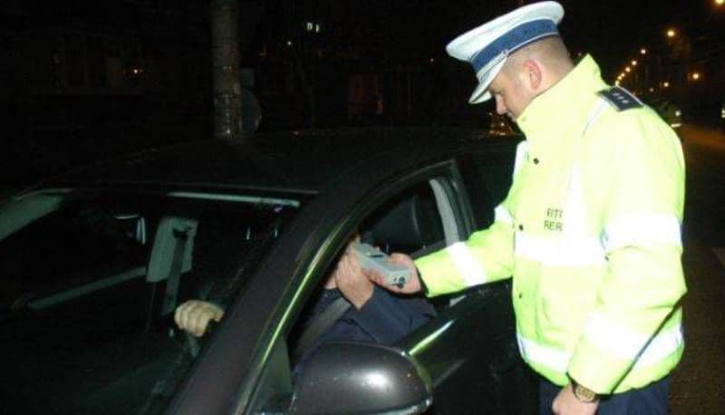 Șoferi scoși din trafic de polițiști, ca urmare a depistării sub influența alcoolului 