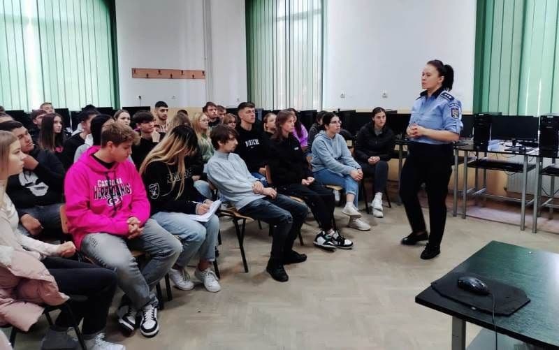 Acțiuni și activități preventive desfășurate de polițiști pentru siguranța elevilor 