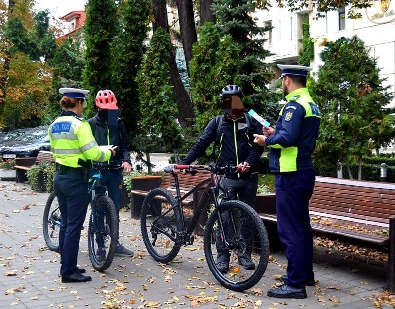 Polițiștii botoșăneni au derulat o acțiune de prevenire a accidentelor provocate de bicicliști în zonele pietonale