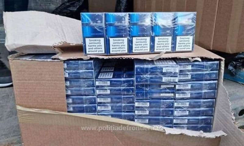 Un bărbat din Ștefănești transporta țigări de contrabandă cu bicicleta. A fost sancționat de polițiști cu 20.000 de lei