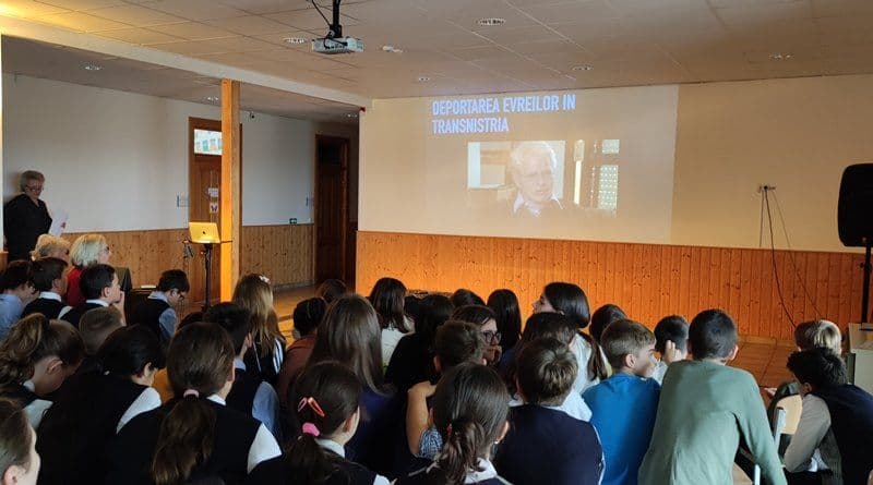 Victimele Holocaustului comemorate la Școala Cornerstone din Dorohoi - FOTO