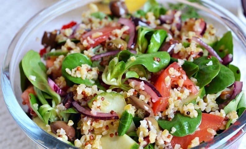 Salată de quinoa