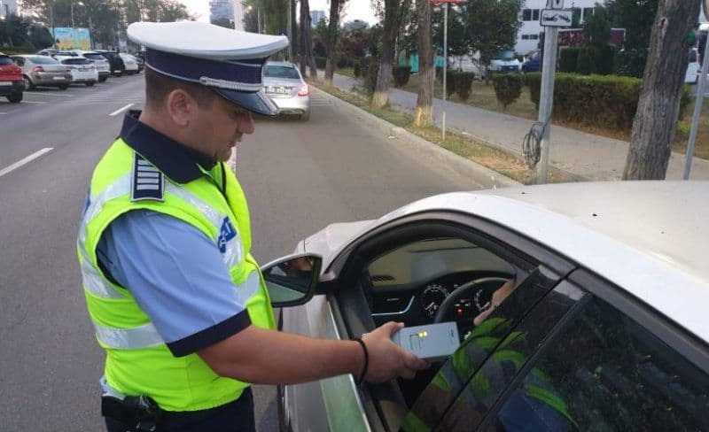 Conducători auto scoși din trafic după ce au fost depistați sub influența alcoolului