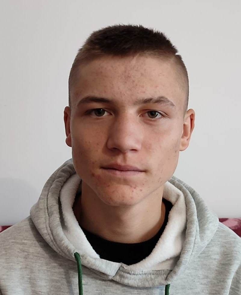 Apel al polițiștilor către cetățeni! Tânăr de 17 ani, din Dorohoi, dat dispărut de la domiciliu