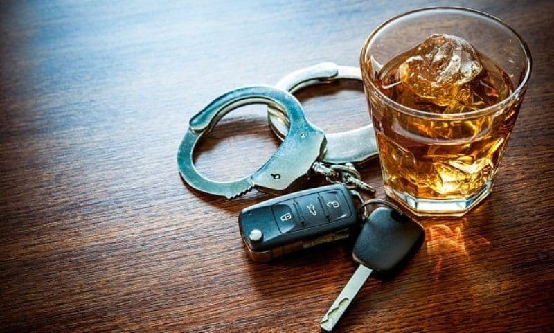 Tânăr reținut pentru conducere fără permis și conducere sub influența alcoolului