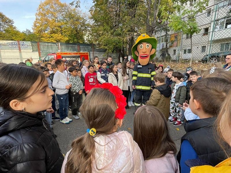 Exercițiu de evacuare la Școala Gimnazială nr. 13 din municipiul Botoșani - FOTO