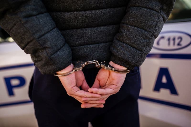 Italian reținut pentru 24 de ore de polițiștii botoșăneni pentru comportament agresiv și distrugere