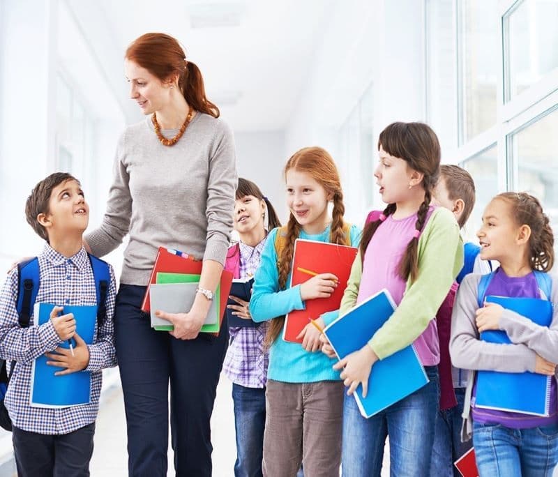 Profesorii nu vor mai putea face meditații cu elevii de la clasă. Ministerul a lansat o procedură pentru completarea declarațiilor de interese
