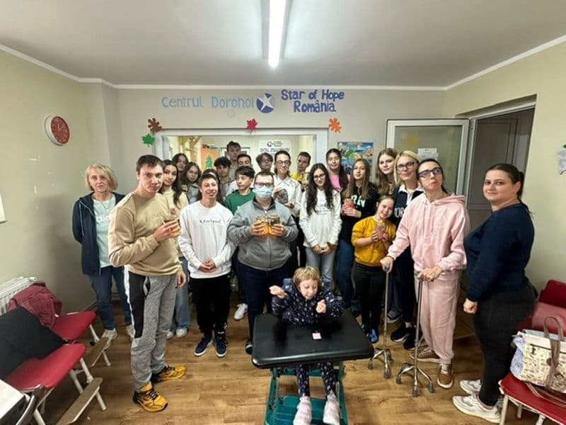 „Prietenie fără bariere” sloganul zilei la activitatea desfășurată de copiii cu dizabilități alături de elevii de la Școala „Spiru Haret” - FOTO