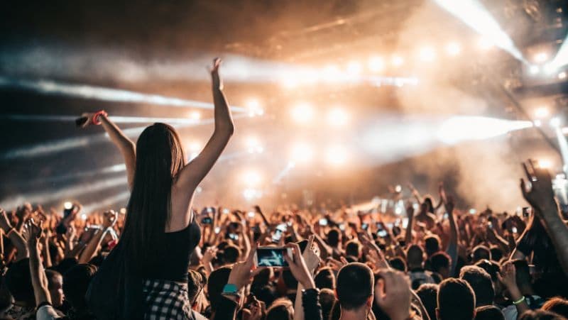 Guvernul va adopta un proiect de reducere a cheltuielilor publice pentru festivaluri și concerte