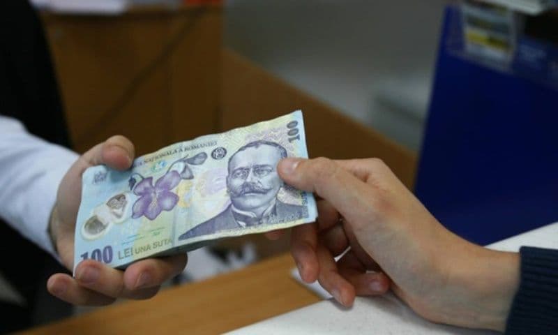 Plățile cash la comercianți vor fi limitate, începând de miercuri! Noile reguli pentru clienții români