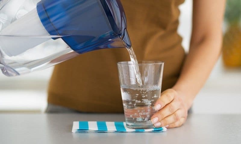 Apa alcalină poate crea probleme pentru sănătate