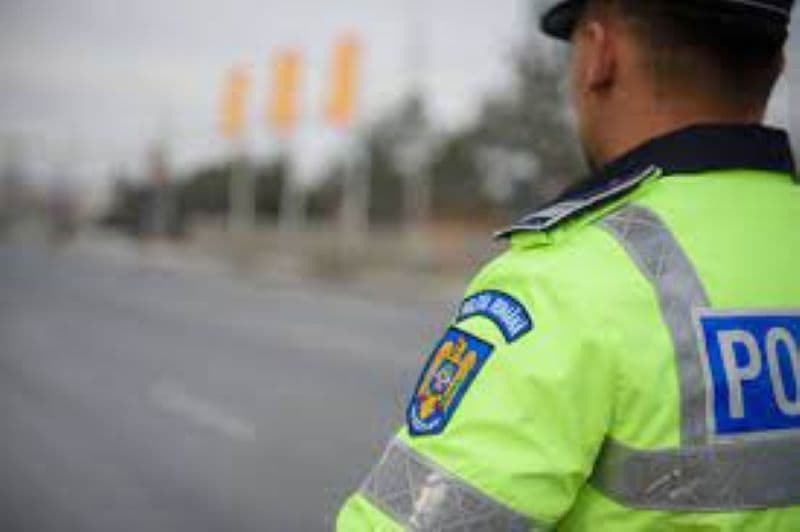 Polițiștii continuă acțiunile împotriva taximetriei ilegale. Un bărbat din Corni a fost amendat și a rămas și fără permis de conducere