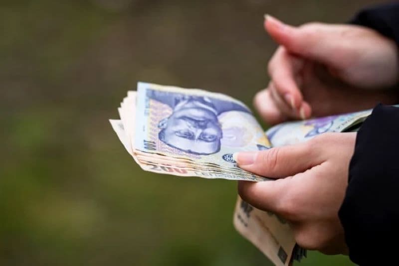 Guvernul ar putea renunța la plafonarea plaților cash. Premierul României a transmis că va revizui această decizie