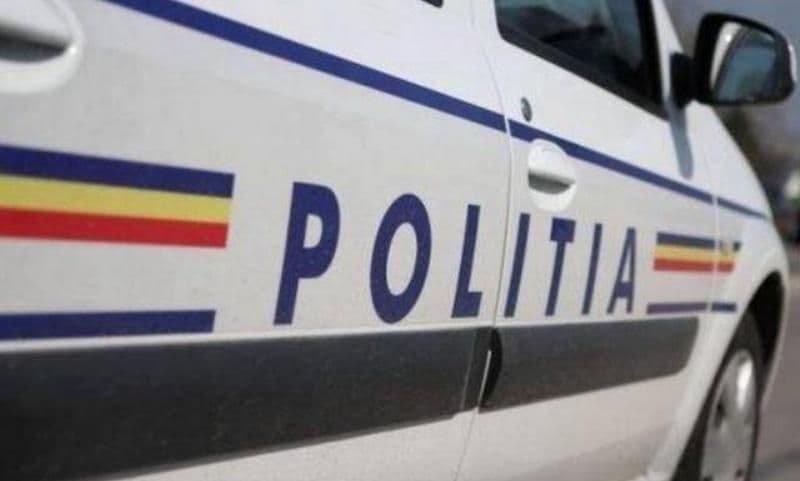 Tânăr beat, fără permis, prins în timp ce se plimba printr-o comună din județ