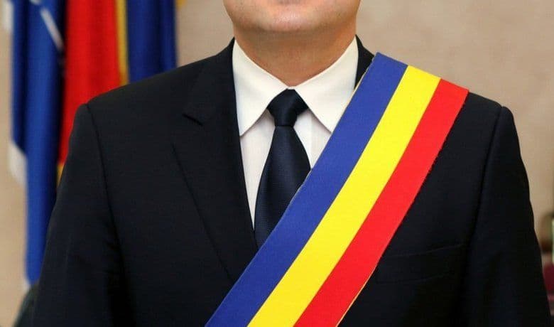 Zeci de primari PNL pleacă în fiecare săptămână către PSD, înainte de alegerile de anul viitor
