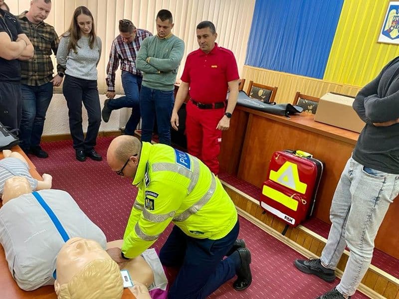 Polițiști și jandarmi instruiți în domeniul acordării primului ajutor – FOTO