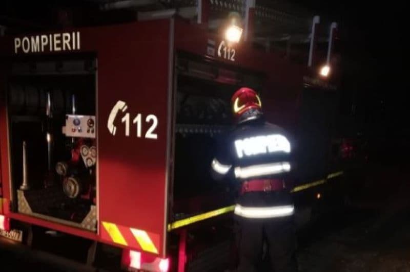 Casă din Crasnaleuca în pericol din cauza unui incendiu izbucnit în jurul coșului de fum