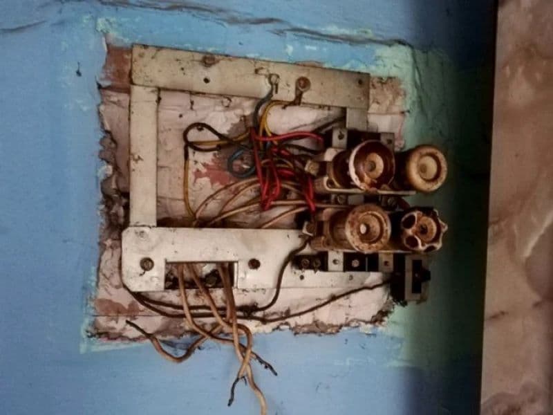 ISU Botoșani: Un sfert din incendiile din acest an au fost provocate de instalațiile electrice subdimensionate, defecte sau improvizate