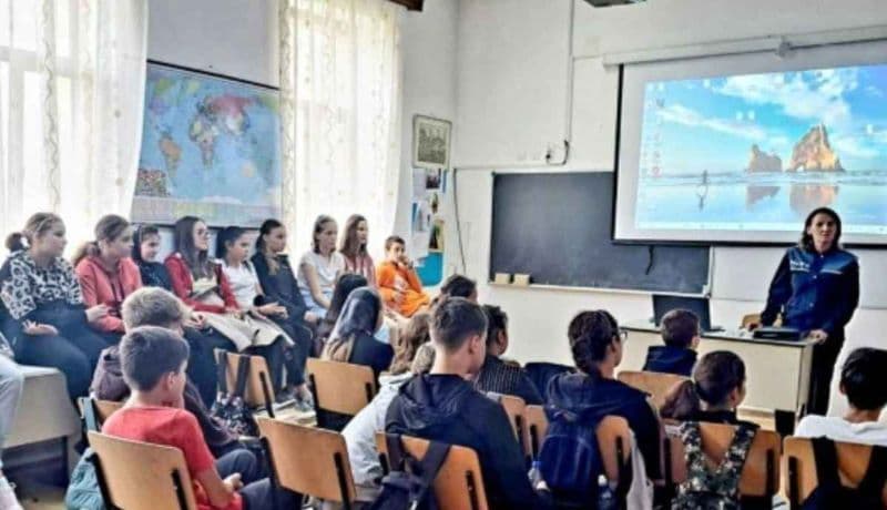 Implicare a polițiștilor botoșăneni în activități preventiv-educative în colaborare cu școlile din județ